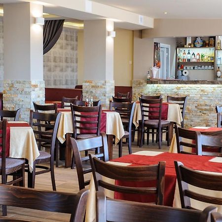 Пиргуля Hotel Miladinovtsi Bagian luar foto